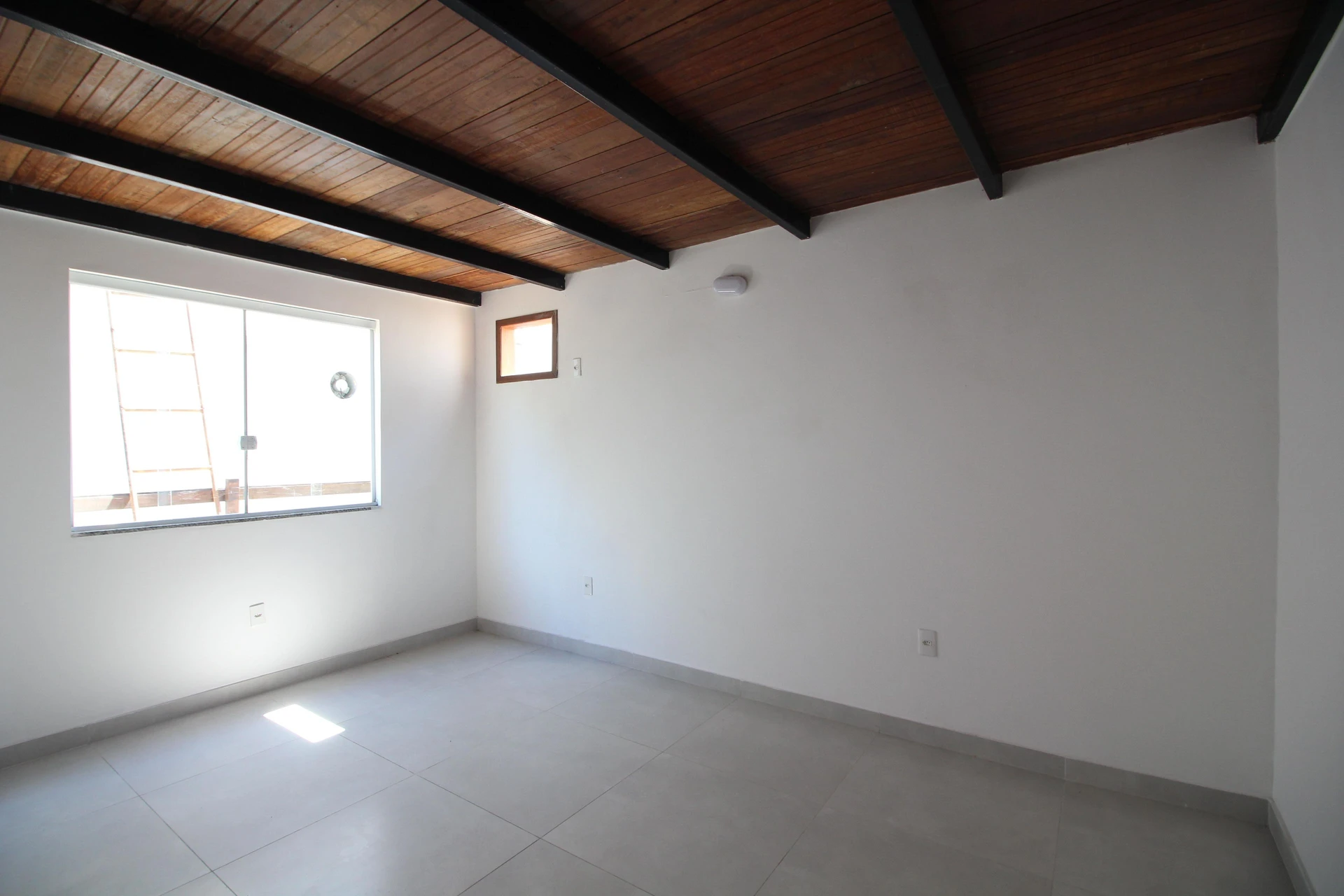 House with 4 bedrooms, 2 bathrooms and private garden — photo 24