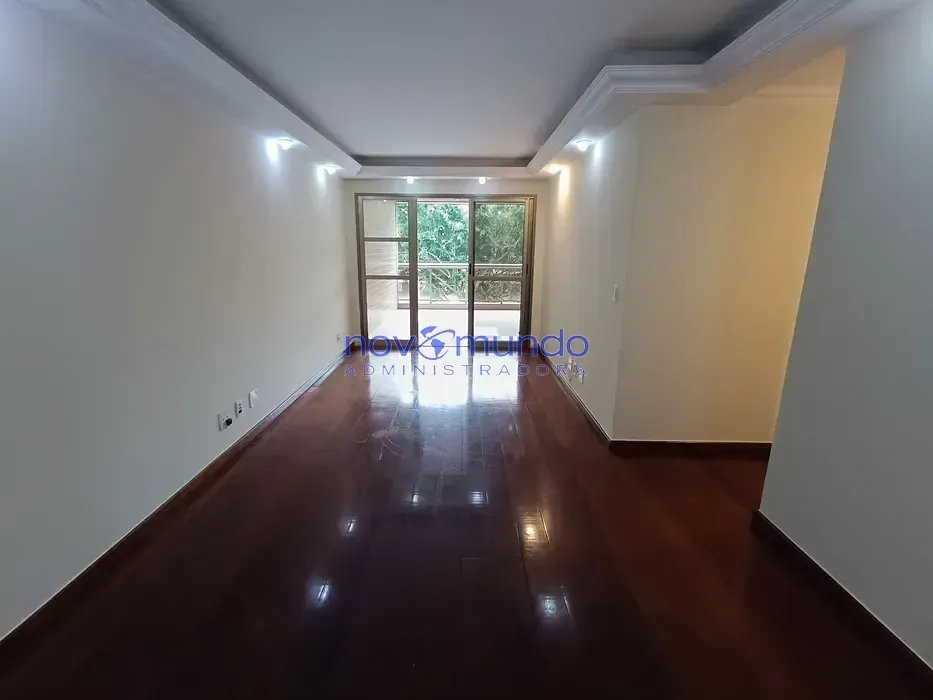 Wood or laminate floors in a 3-bedroom apartment, 105 m² — photo 18