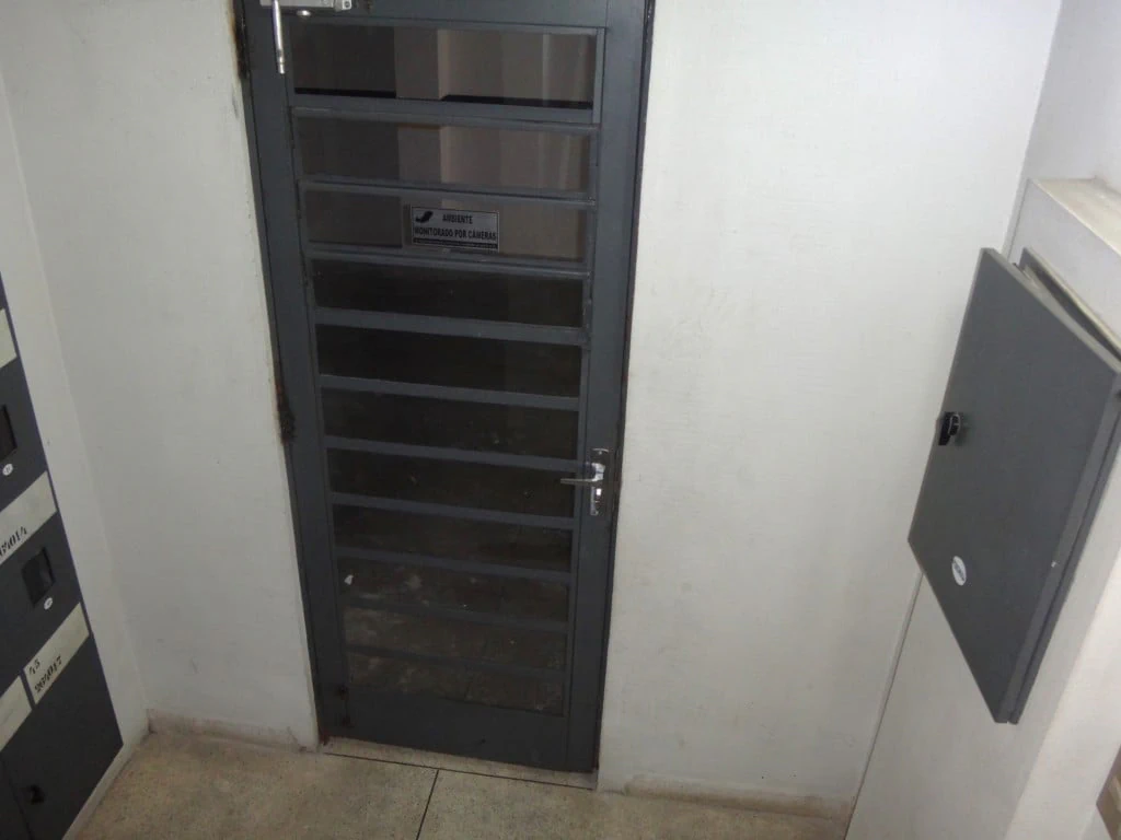 2-bedroom apartment with wood or laminate floors in Curitiba — photo 24