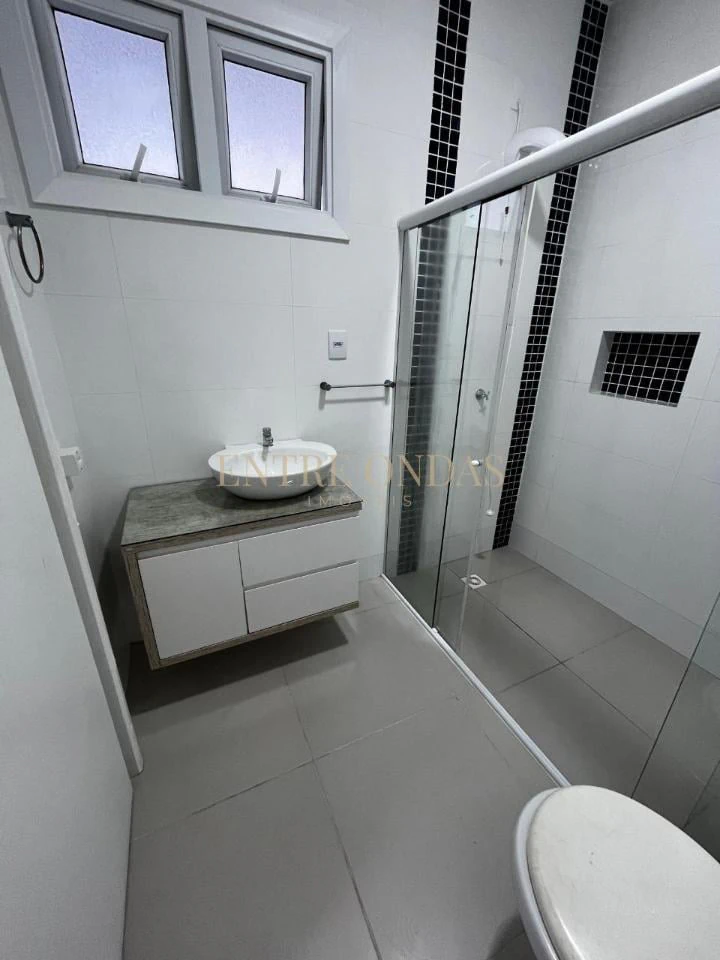 Furnished 2-bedroom apartment with 3 bathrooms — photo 18