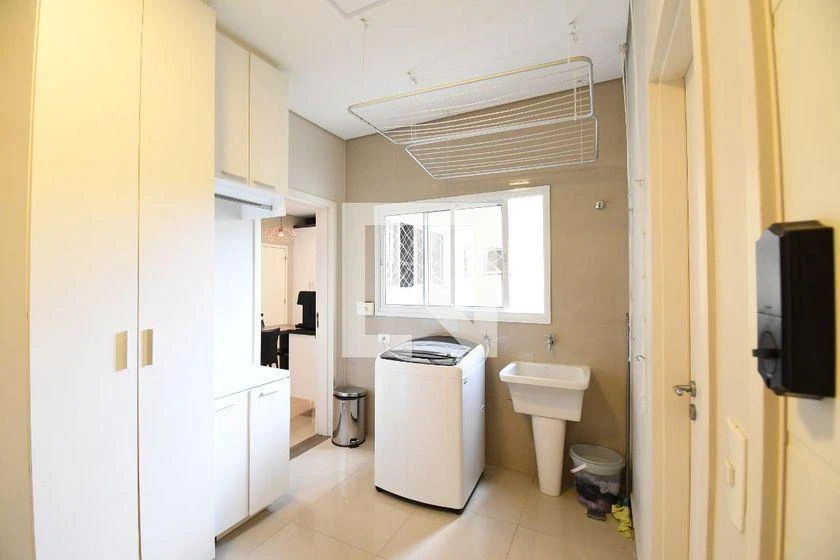 Furnished apartment, 185 m², with a bathtub — photo 48