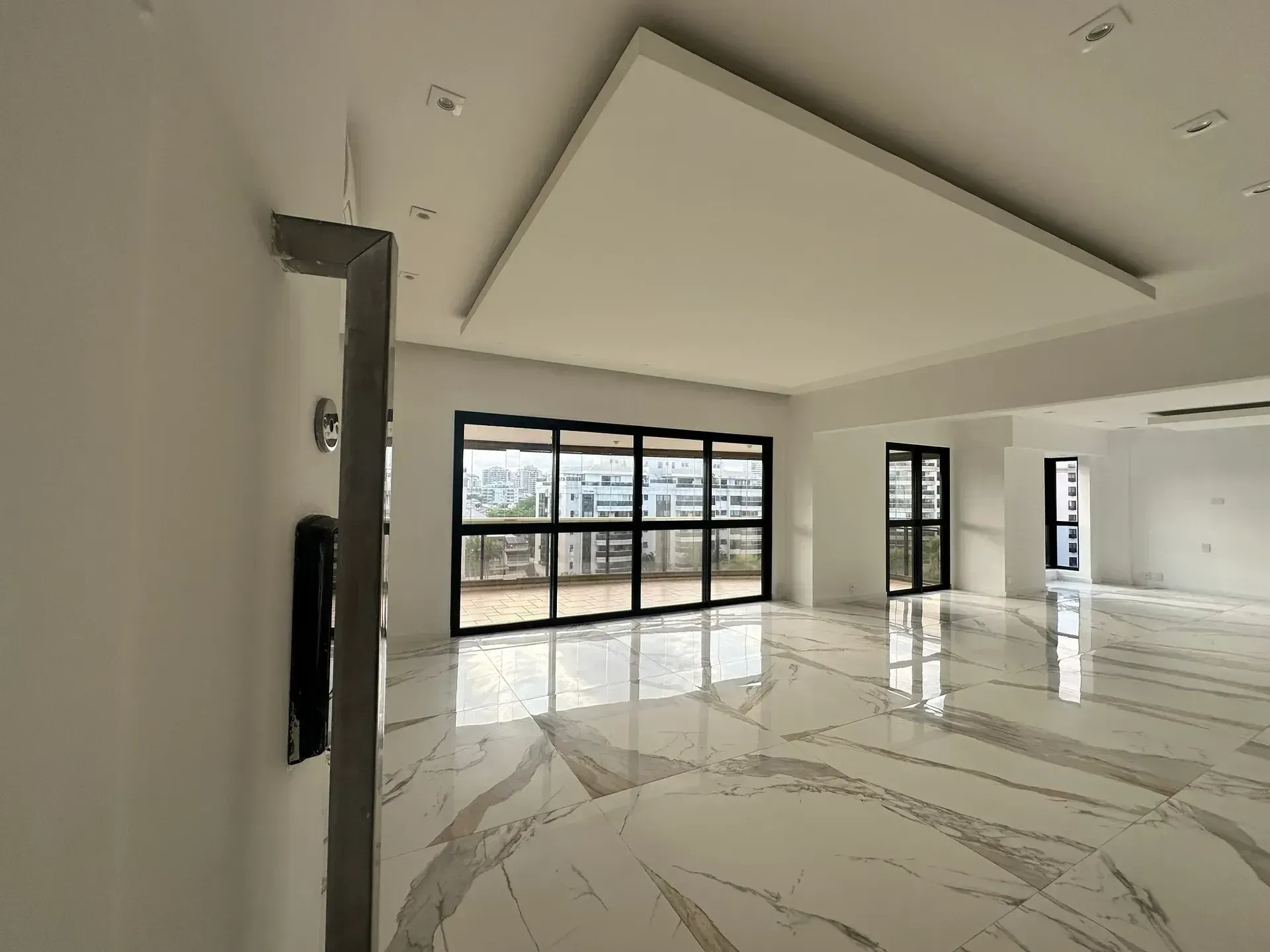 Apartamento sin muebles con 3 dormitorios y se aceptan mascotas — photo 2