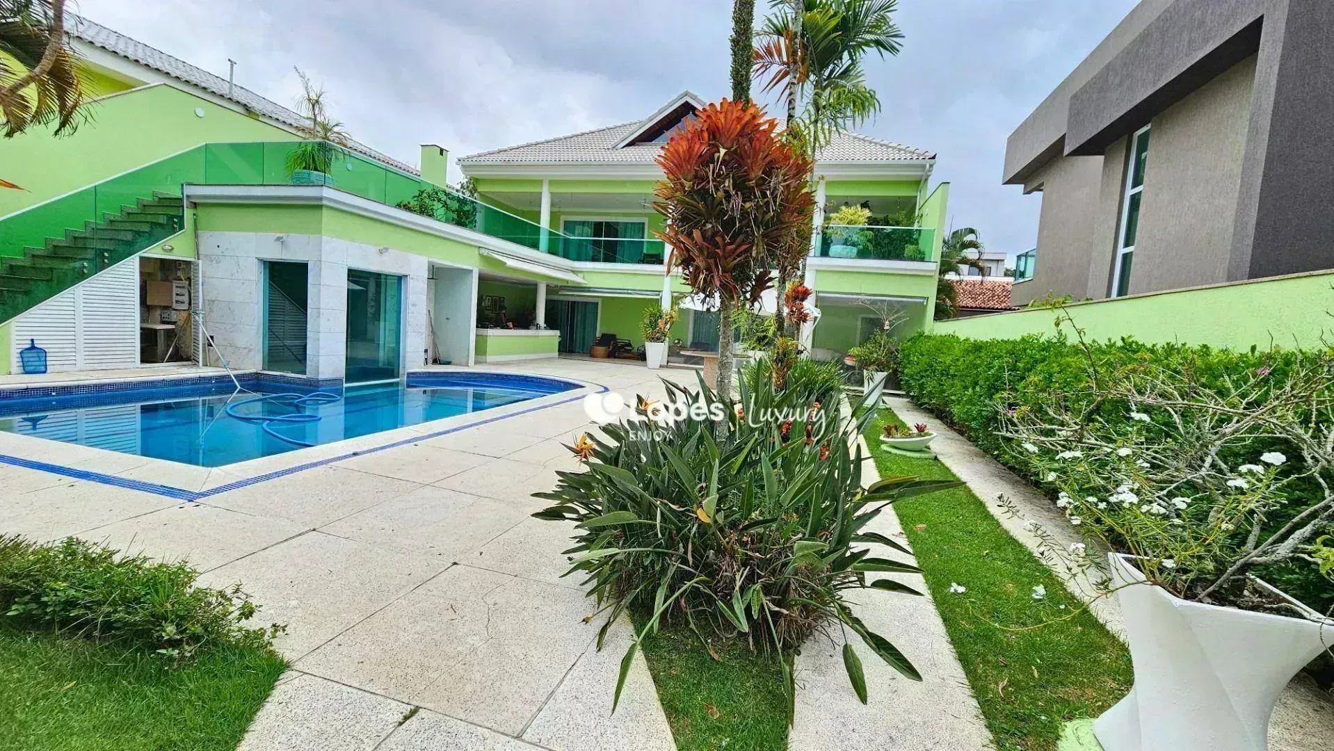 Furnished house with 6 en-suite suites and a private pool — photo 7