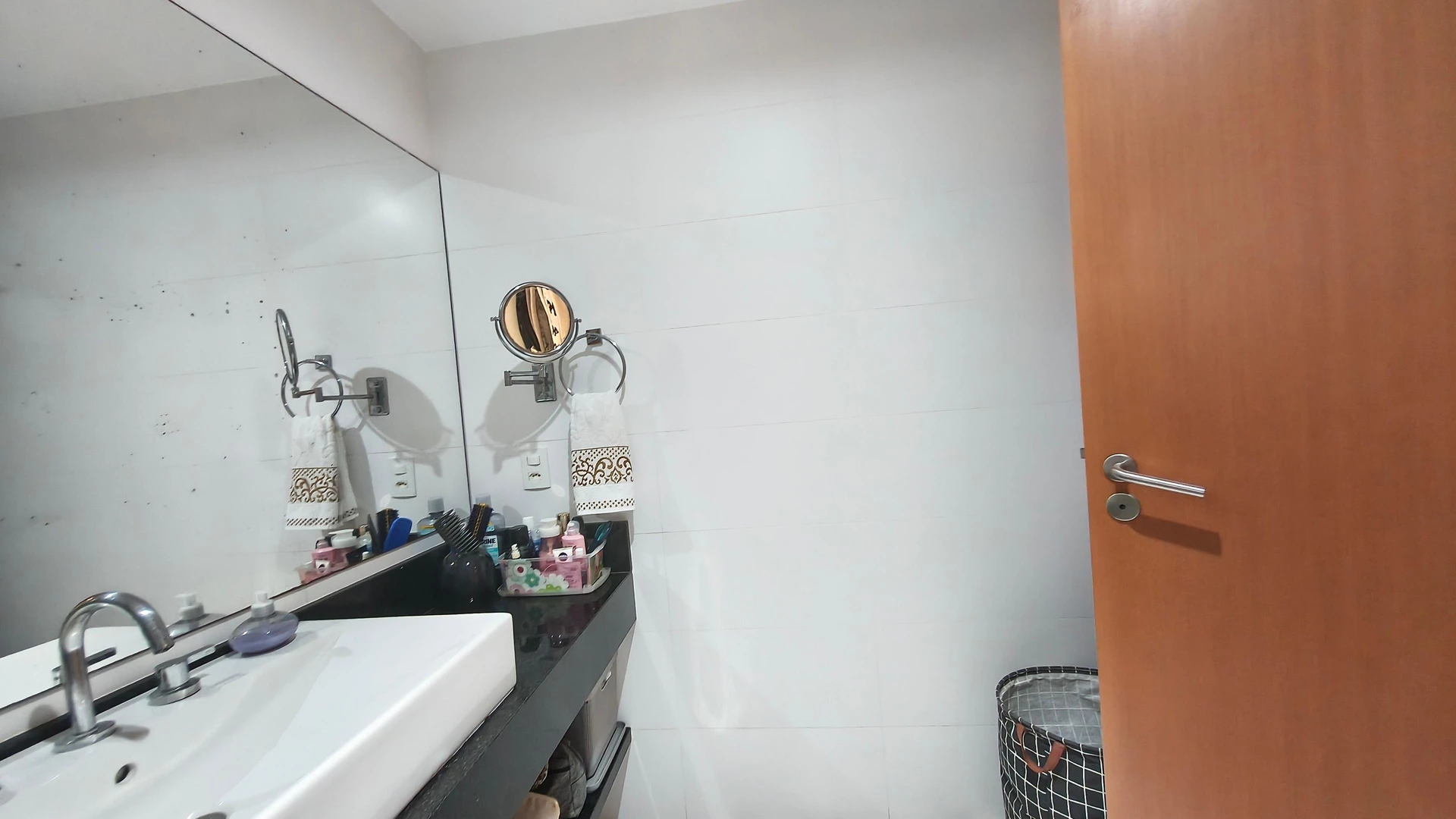 Furnished apartment, 160 m², with a glass-enclosed balcony — photo 10