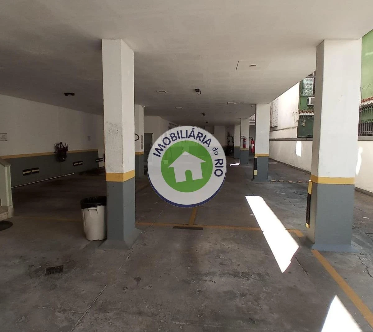 3-bedroom, 2-bath apartment with no parking space — photo 40