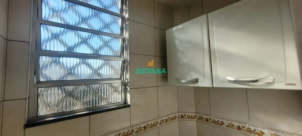 Rental apartment with 1 bedroom and a glass shower — photo 11
