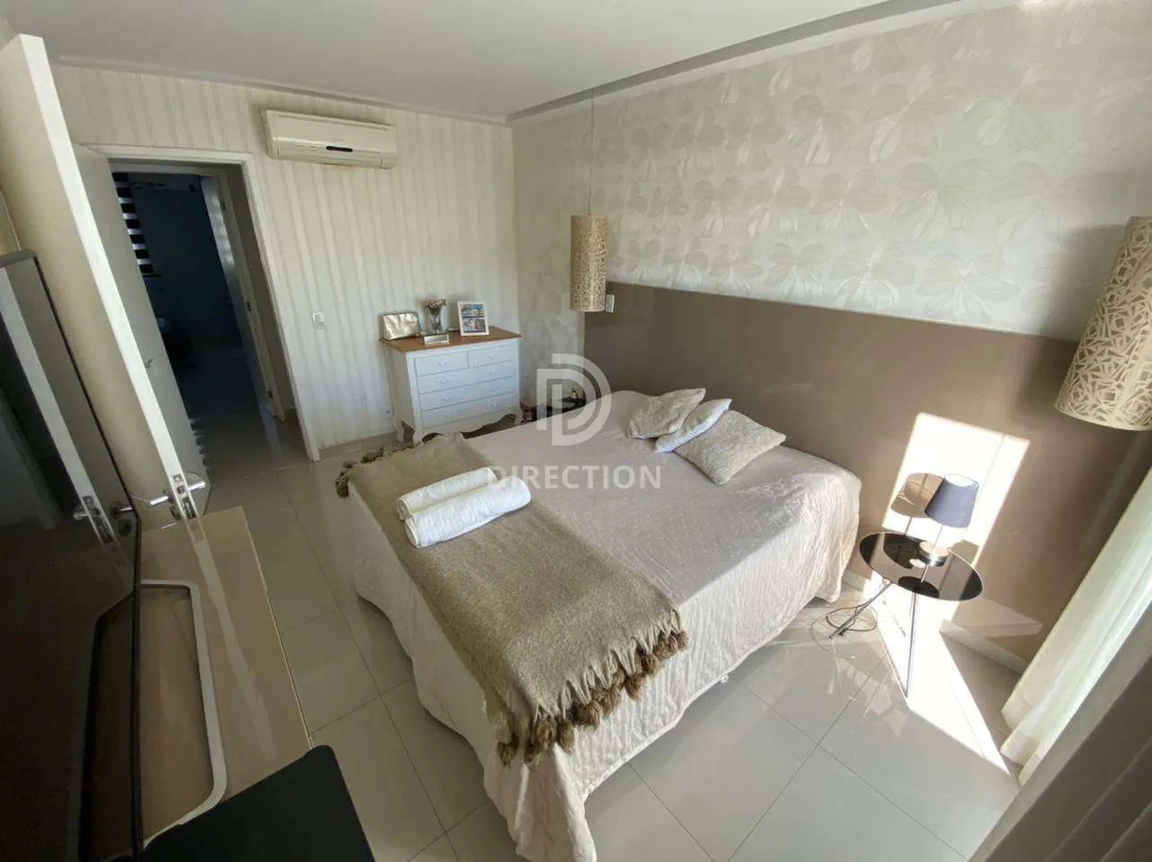 4 quartos e banheira: casa de 300 m² — photo 18