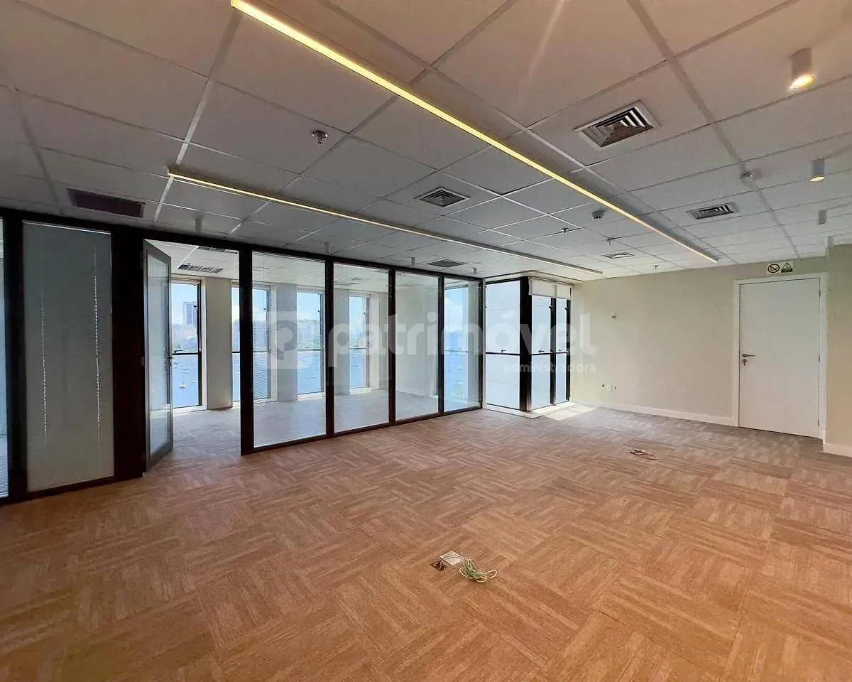 Немеблированная квартира 780 м²: 1 спальня и 6 санузлов — photo 11