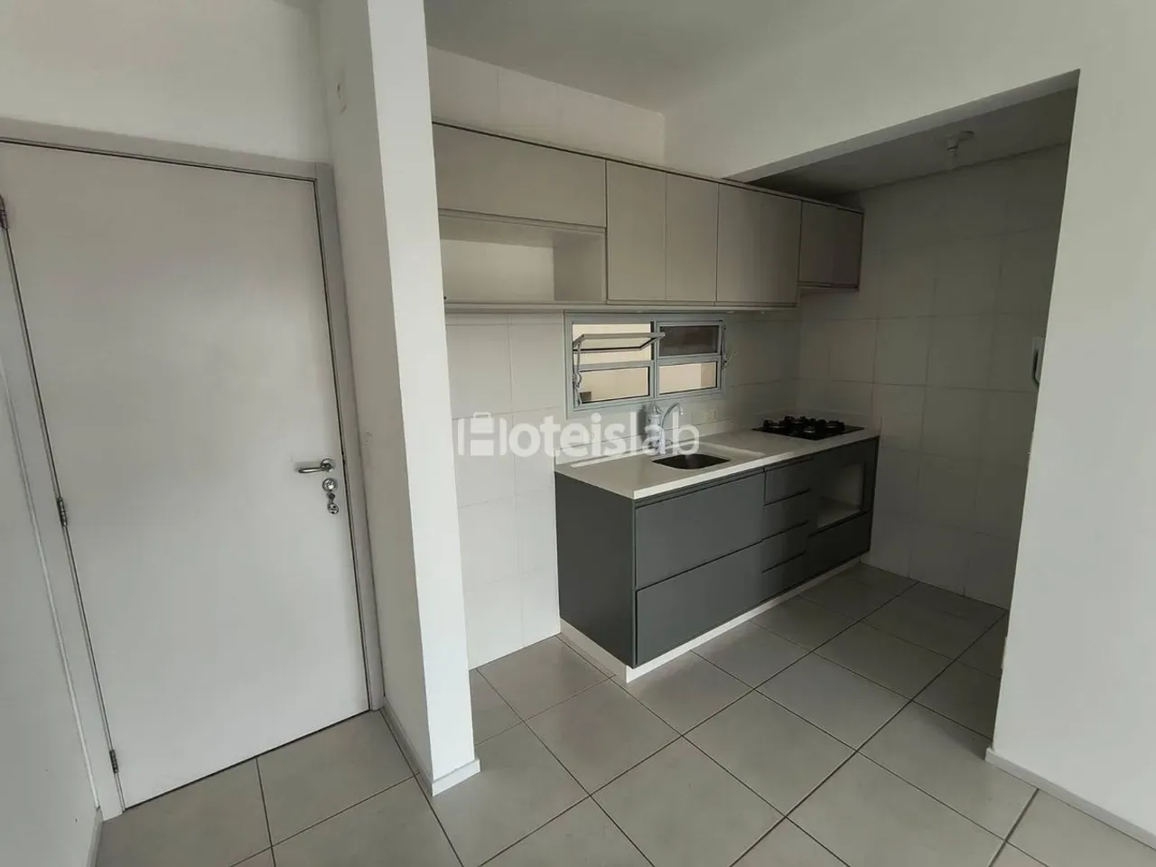 One-bedroom apartment in a building with a gym — photo 21