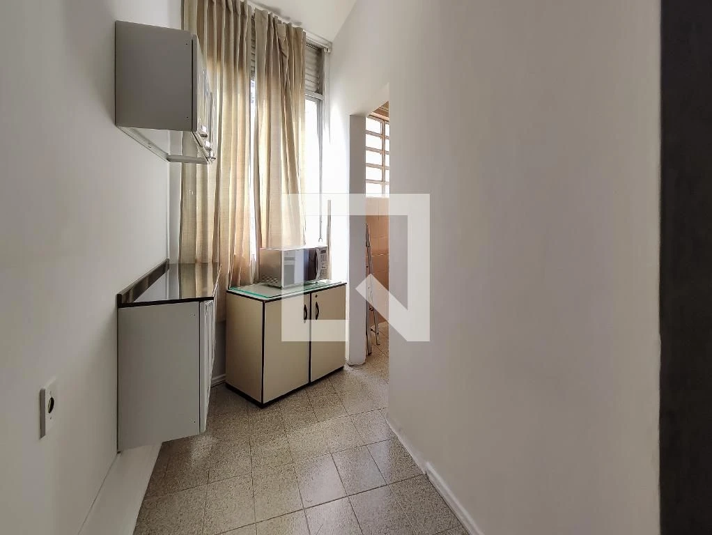 1-bedroom apartment with a gas stove kitchenette — photo 2