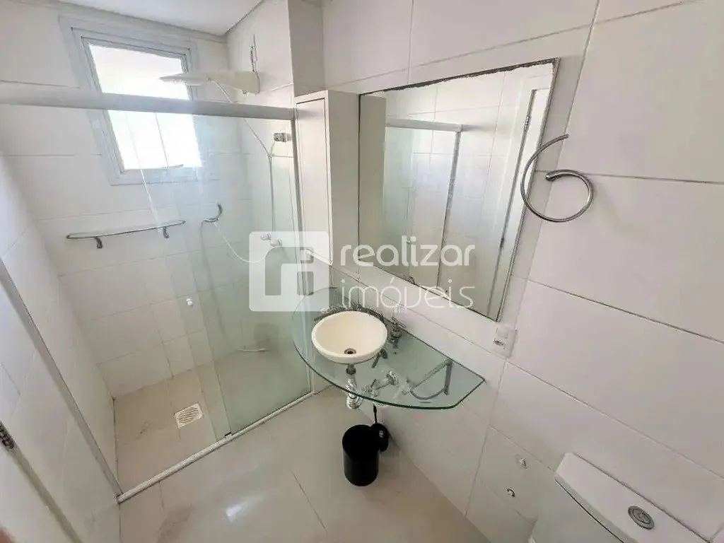 4-bedroom apartment in a building with a pool — photo 7