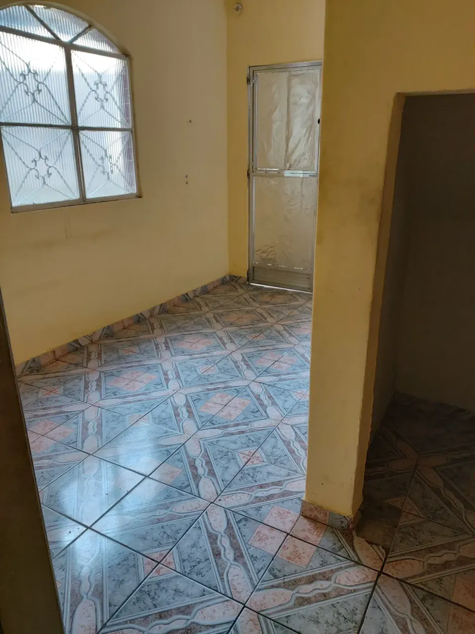 House with no parking, 2 bedrooms, electric shower — photo 5