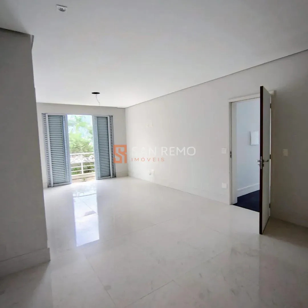 Дом с 3 спальнями и 2 ванными, 4 парковки и 718 м² — photo 34