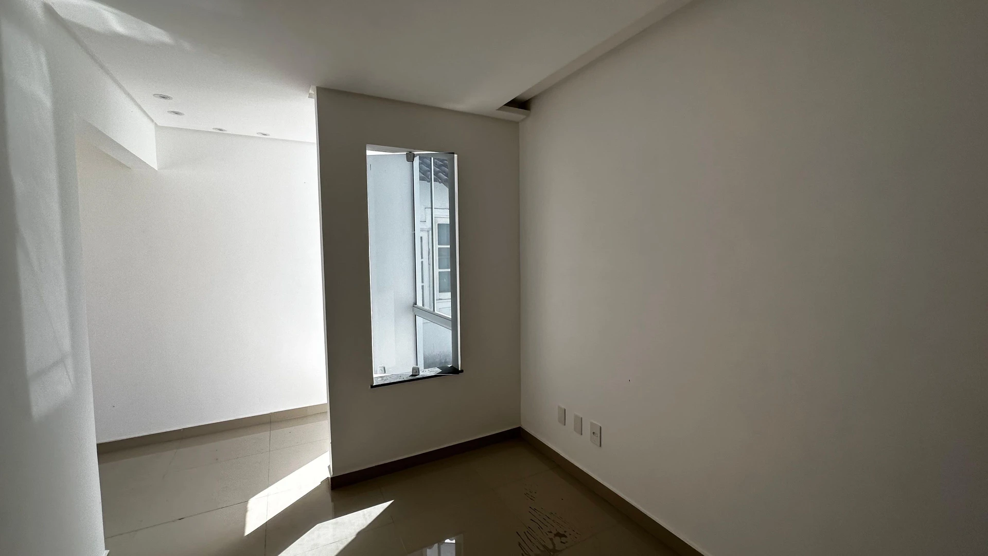 Casa com 4 quartos e 3 suítes, 2 vagas de garagem — photo 6