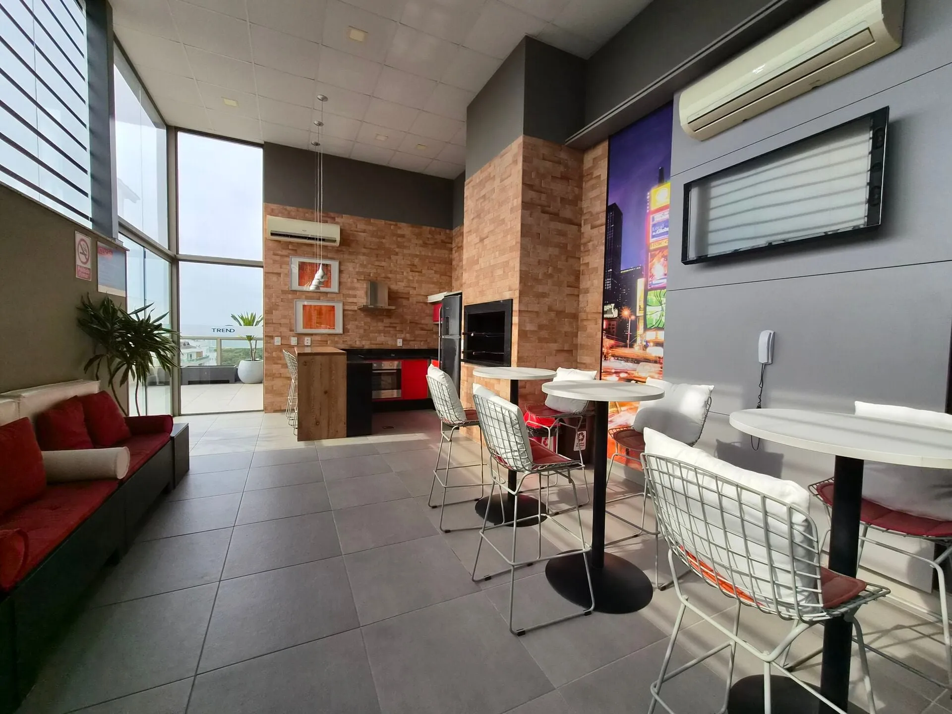 42 m² loft with mezzanine, 1 parking spot and 1 bedroom — photo 4
