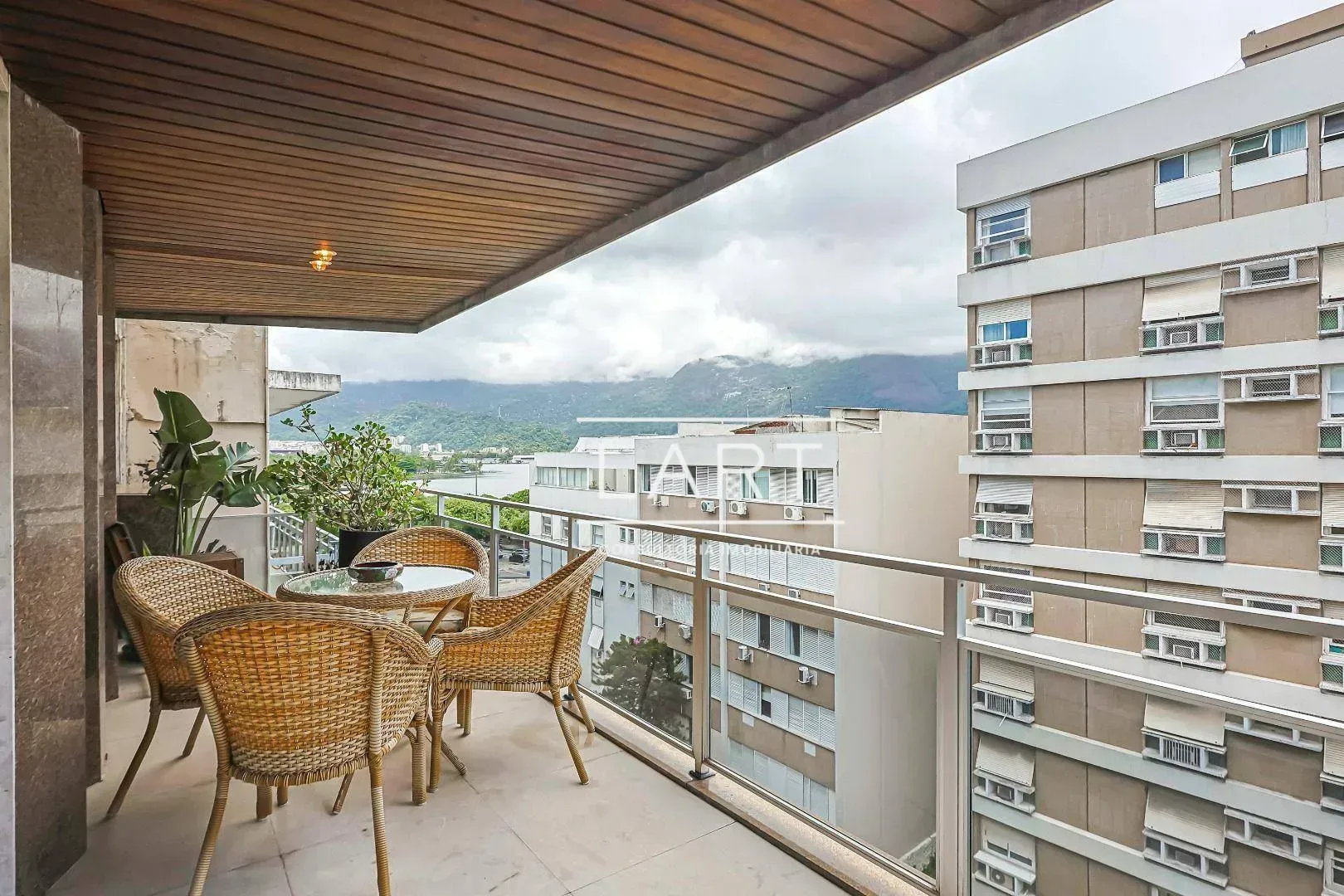 Apartamento com 4 dormitórios e 350 m²; área social ampla — photo 18