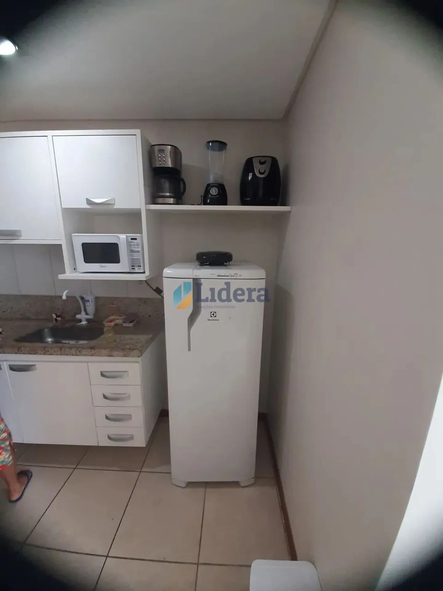 1-bedroom apartment with en-suite bathroom and A/C — photo 8