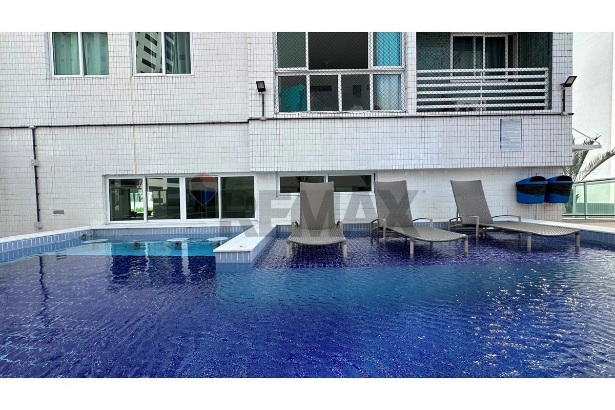 Apartamento de 64 m² com banheira e piscina privativa
