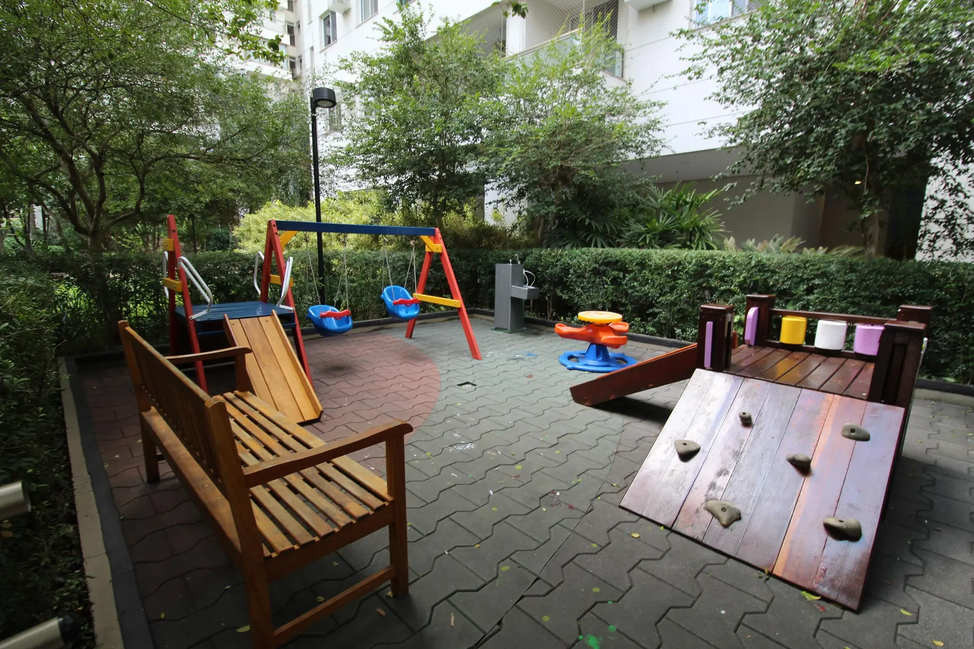 3-bedroom apartment in a building with a sauna — photo 36