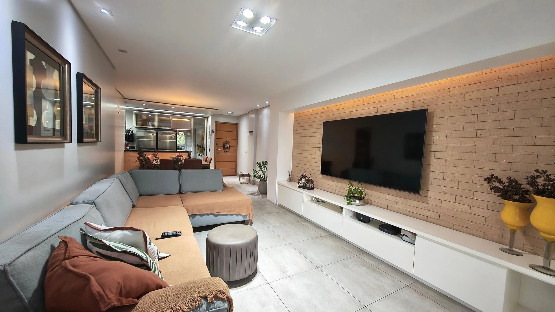 Furnished apartment, 160 m², with a glass-enclosed balcony — photo 7