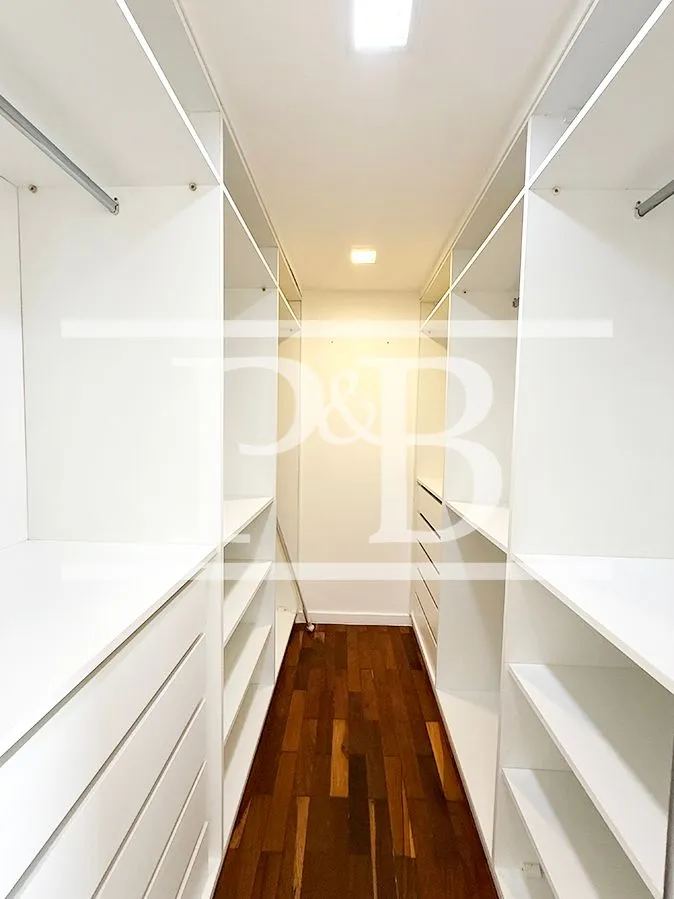 4-bedroom apartment with a walk-in closet in Rio de Janeiro — photo 12