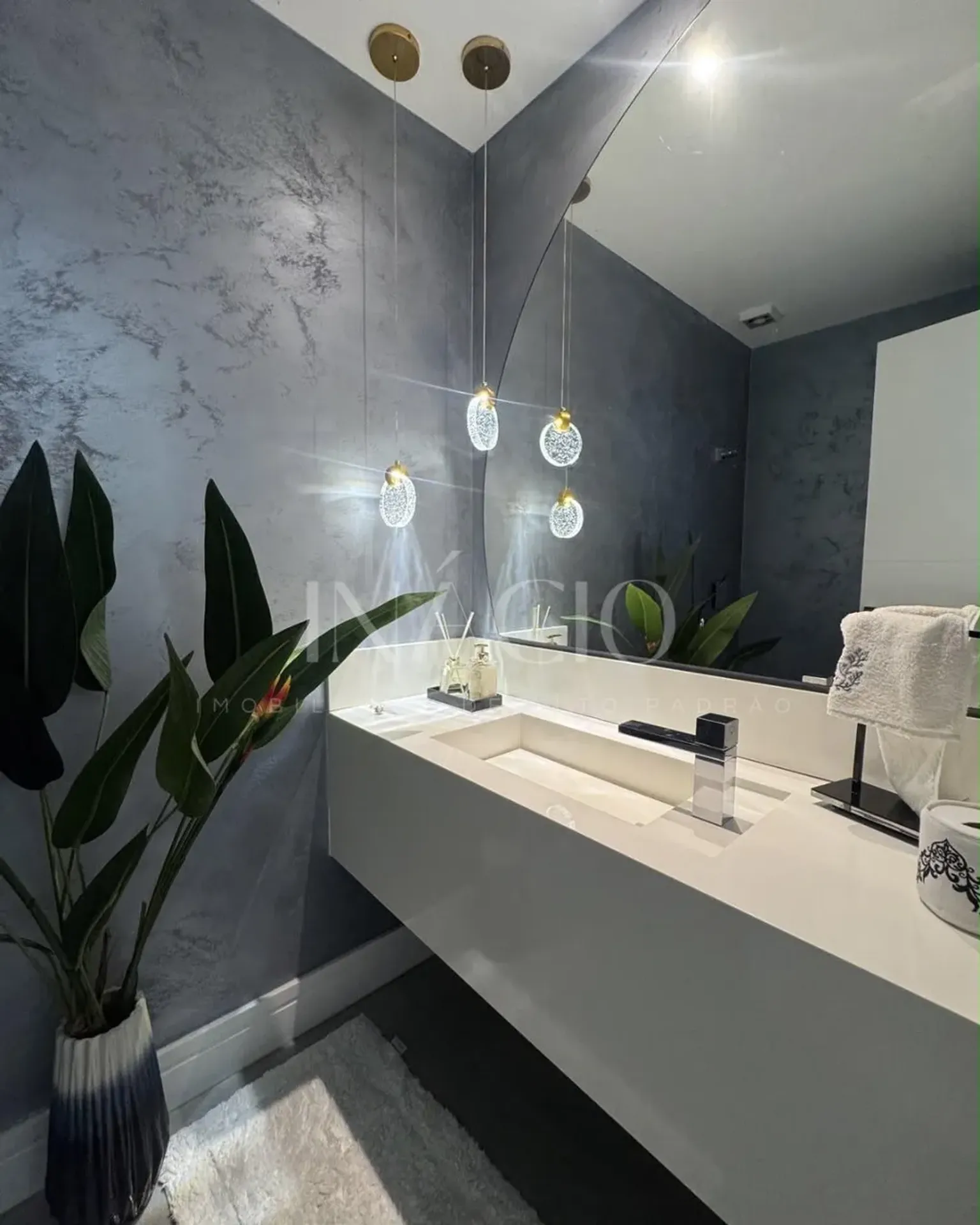 Furnished house, 600 m², with floor-to-ceiling windows — photo 4