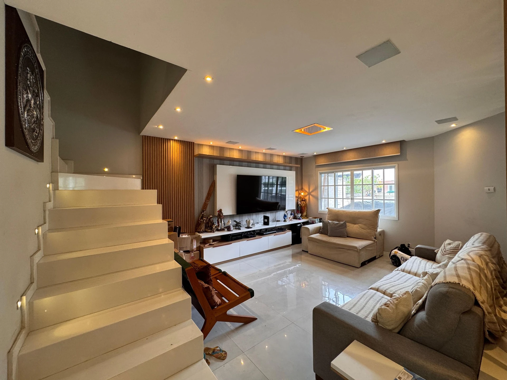 Furnished house with 4 bedrooms and a gas stove kitchen