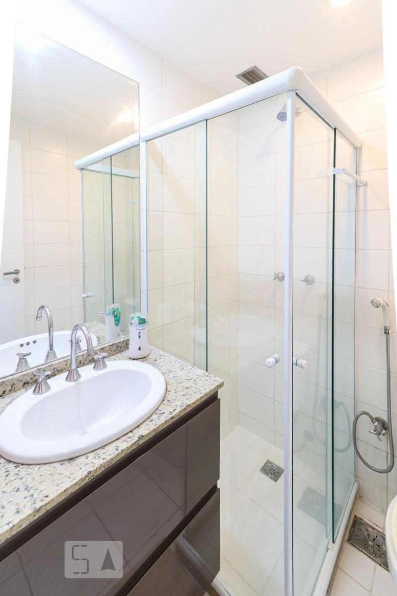 Rental apartment with 4 bedrooms and a glassed-in balcony — photo 42