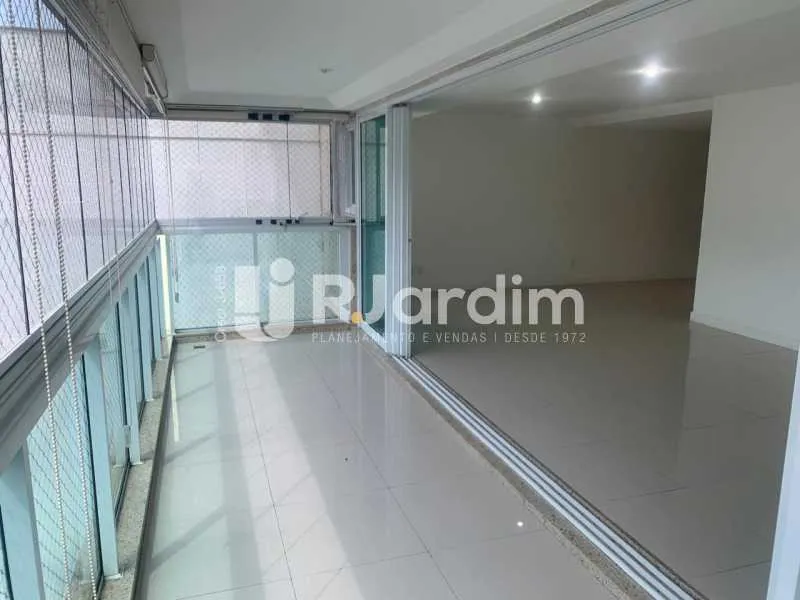 Rental apartment with 4 bedrooms and glassed balcony — photo 8