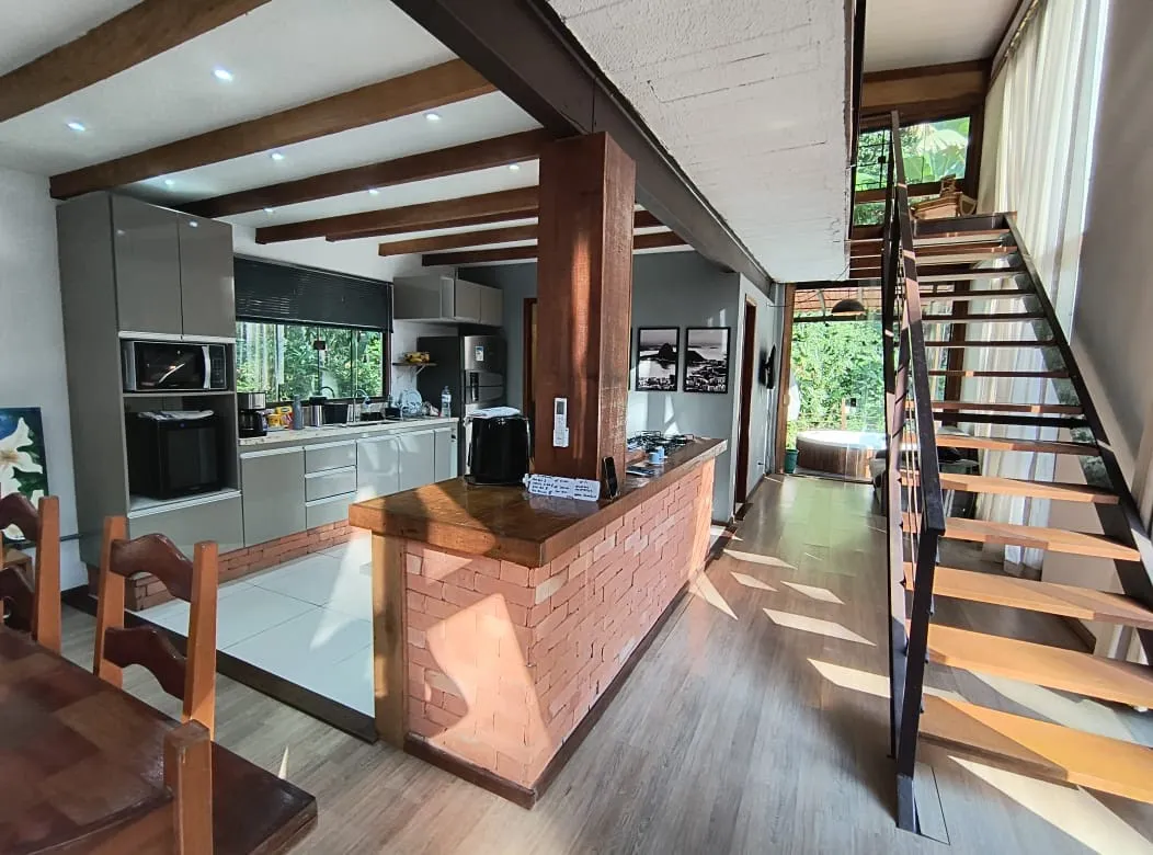Furnished house, 180 m², with floor-to-ceiling windows — photo 3