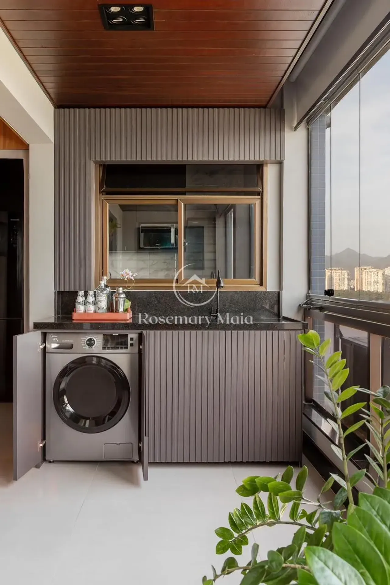 One-bedroom apartment with a water view in Rio de Janeiro — photo 12