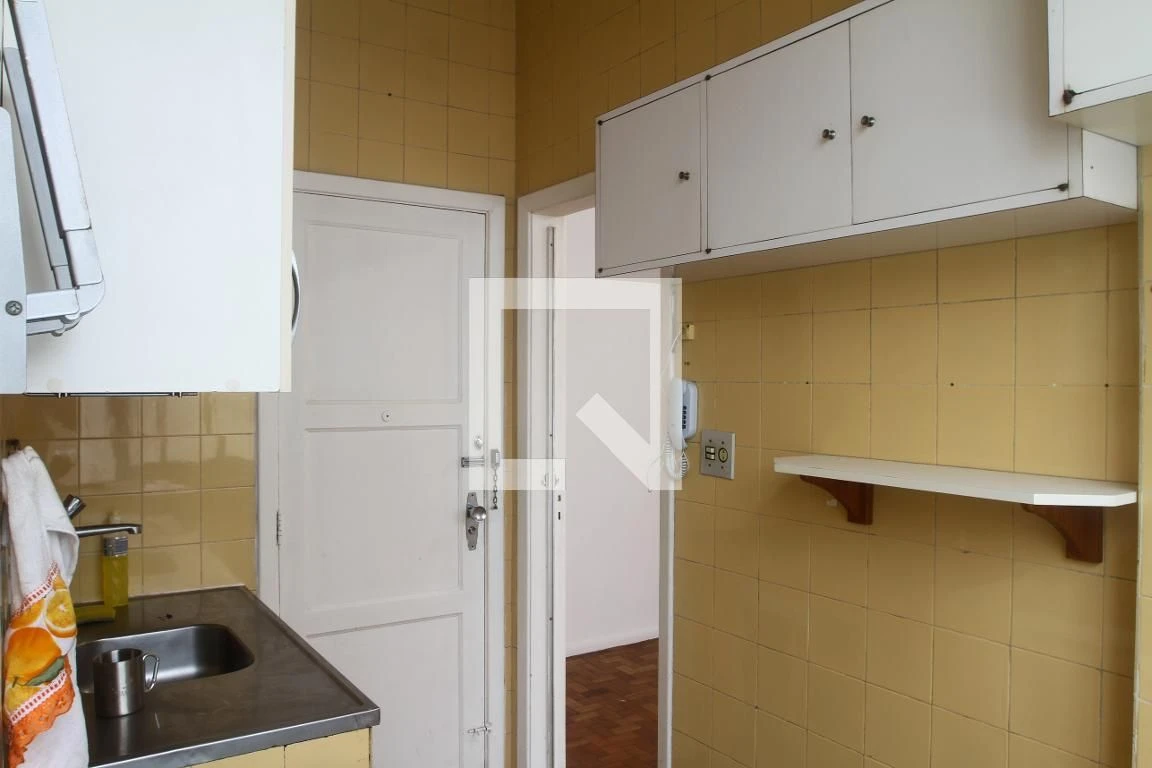 One-bedroom apartment with a washing machine — photo 14