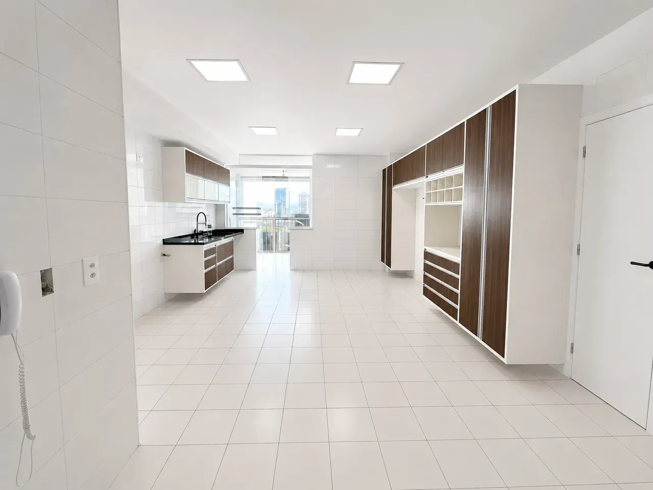 Unfurnished apartment with 4 bedrooms and 5 bathrooms — photo 7