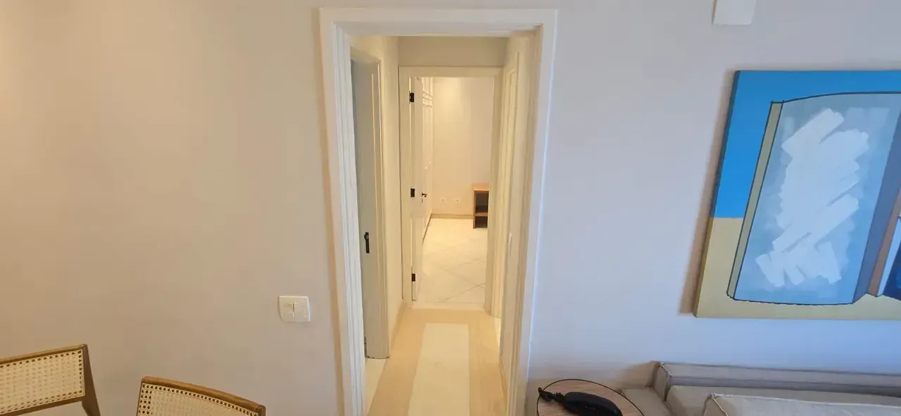 Furnished 2-bedroom apartment with open-plan kitchen — photo 19
