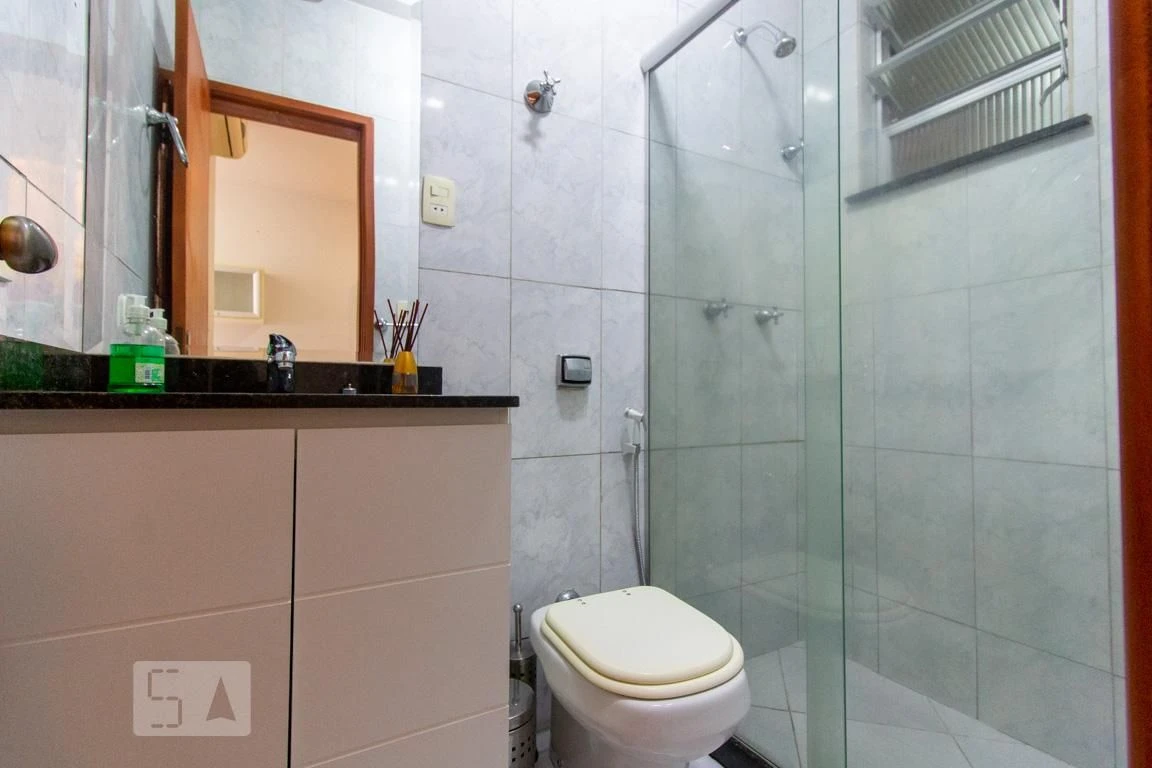 Furnished 1-bedroom apartment with a laundry area — photo 22