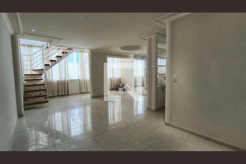 220 m² penthouse with 3 en-suites and 2 parking spots