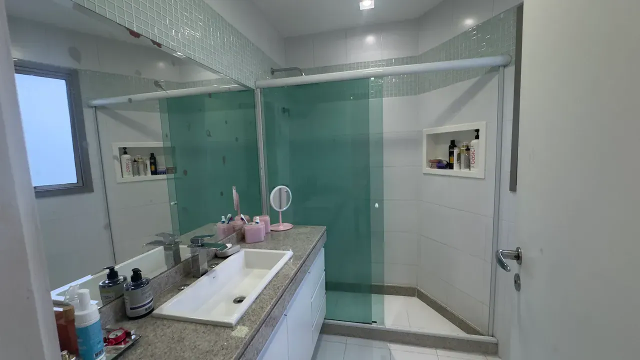 4-bedroom apartment with open-plan kitchen — photo 18