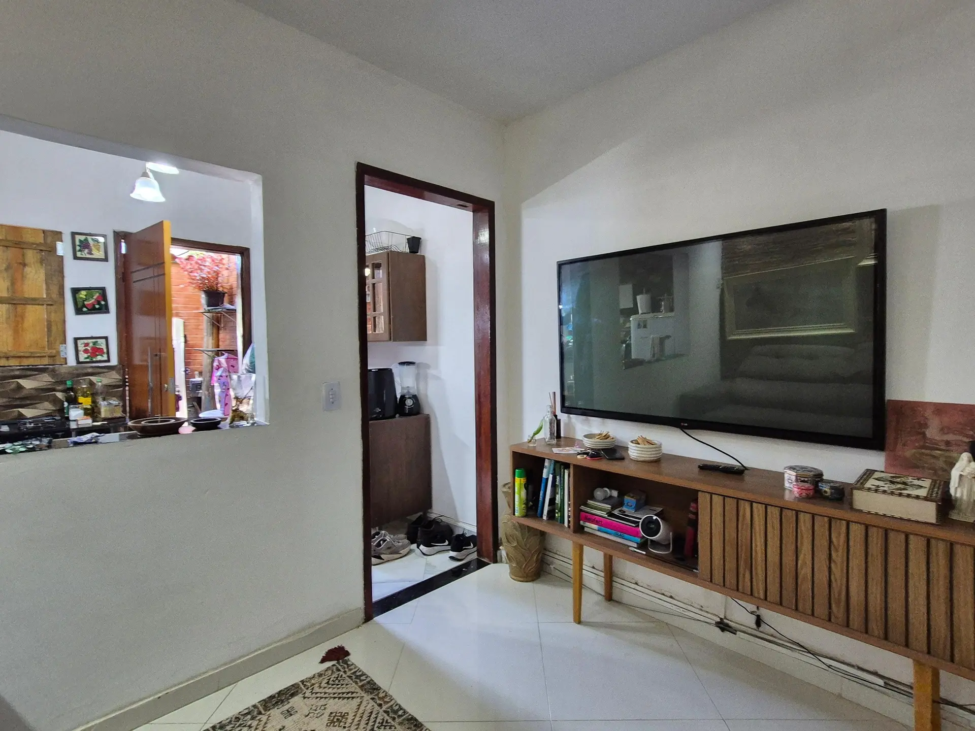 Furnished house with 2 bedrooms, 1 en-suite, no parking — photo 6
