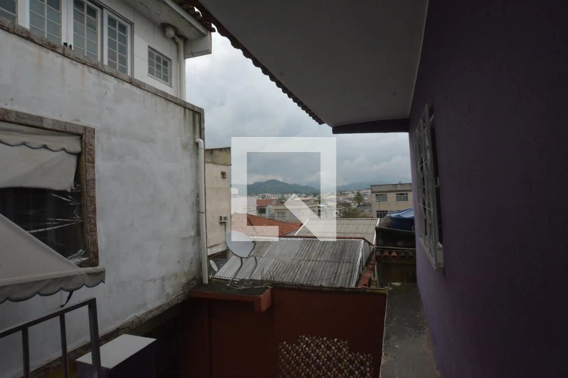 Unfurnished 2-bedroom apartment with private BBQ balcony — photo 35