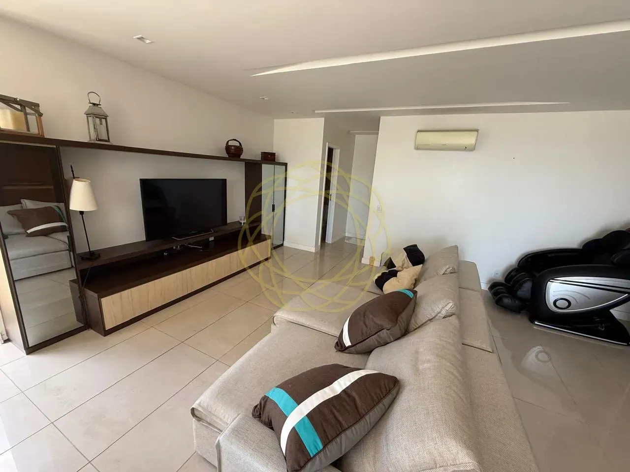 Penthouse-style apartment with 4 bedrooms and 5 baths — photo 31