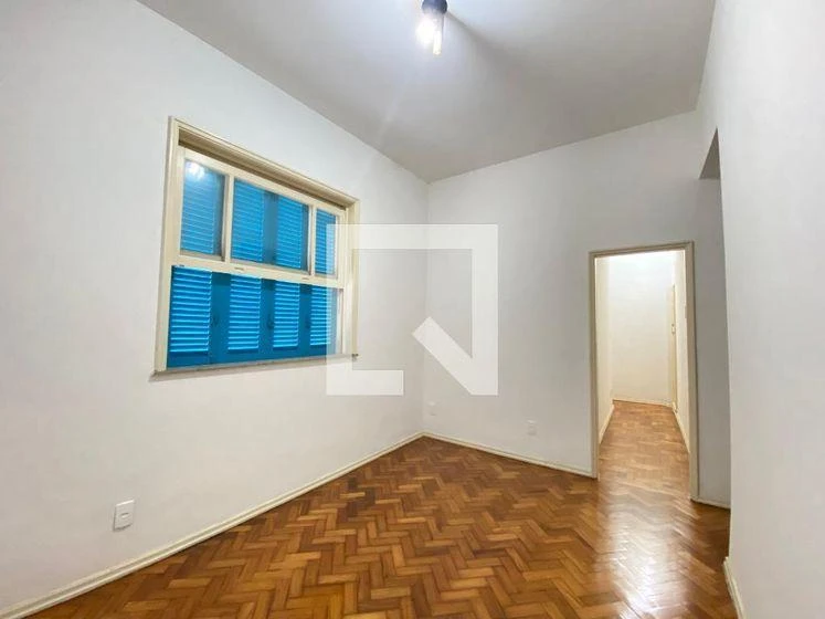 Wood or laminate floors in a one-bedroom apartment, 50 m² — photo 8