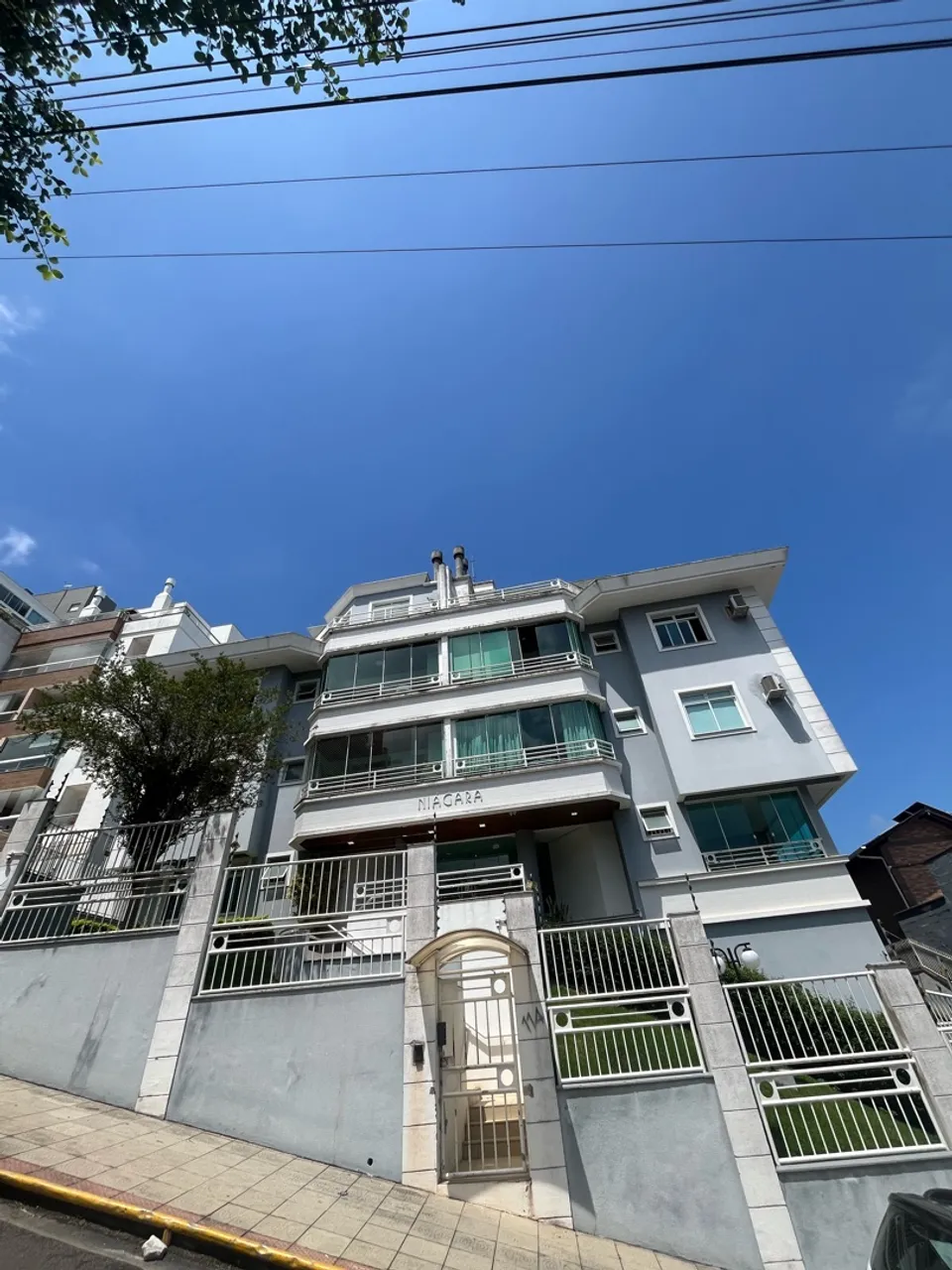 3-bedroom apartment in a building with a gym — photo 10