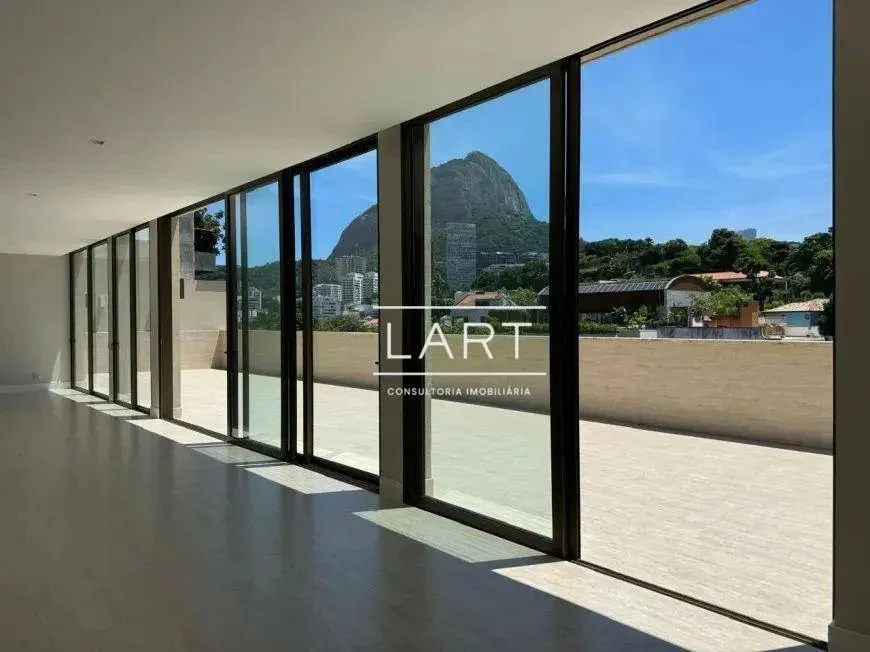 Apartamento com 4 dormitórios e varanda de vidro — photo 3