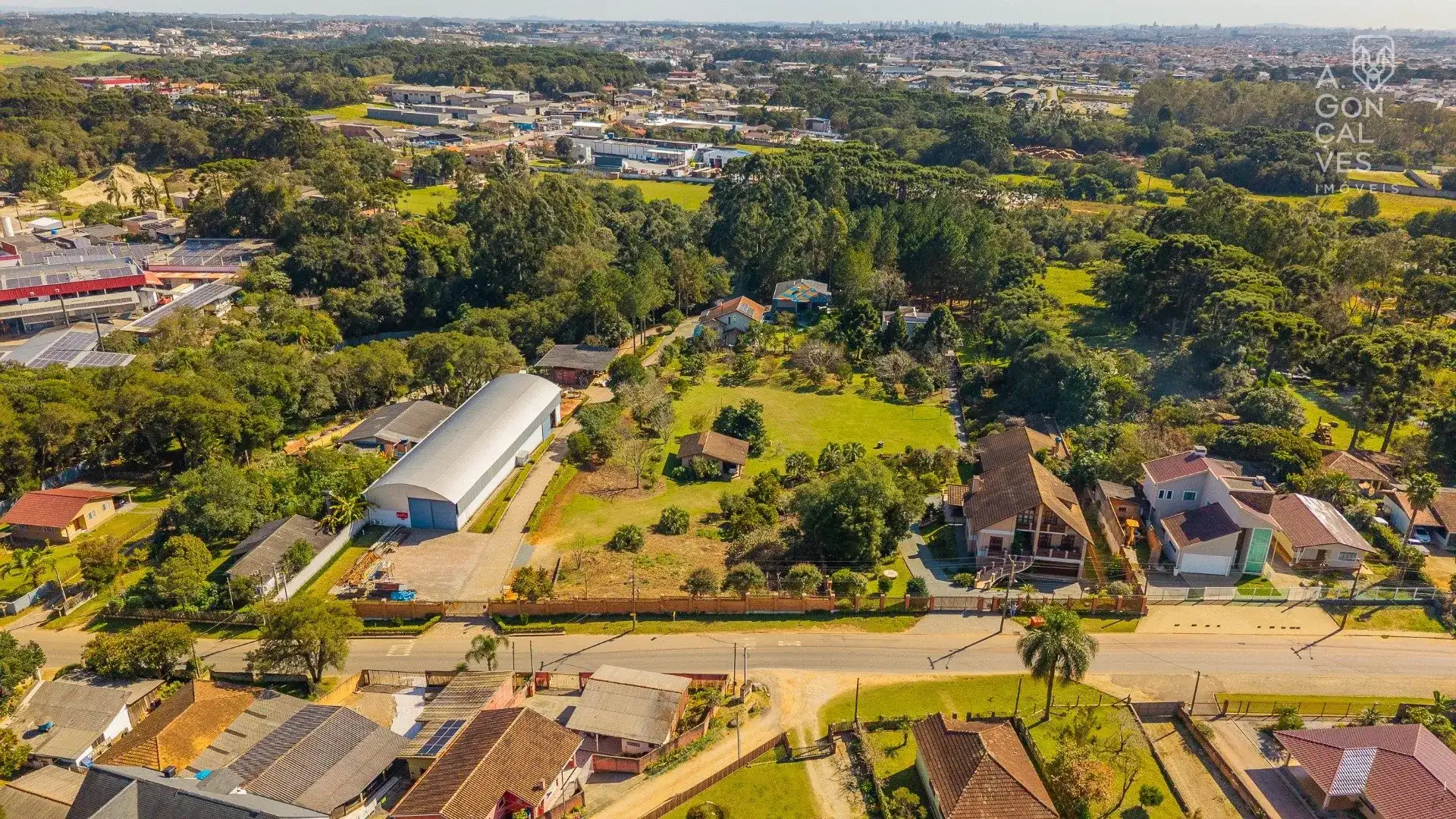 House with 4 bedrooms, 4 bathrooms and air conditioning — photo 45