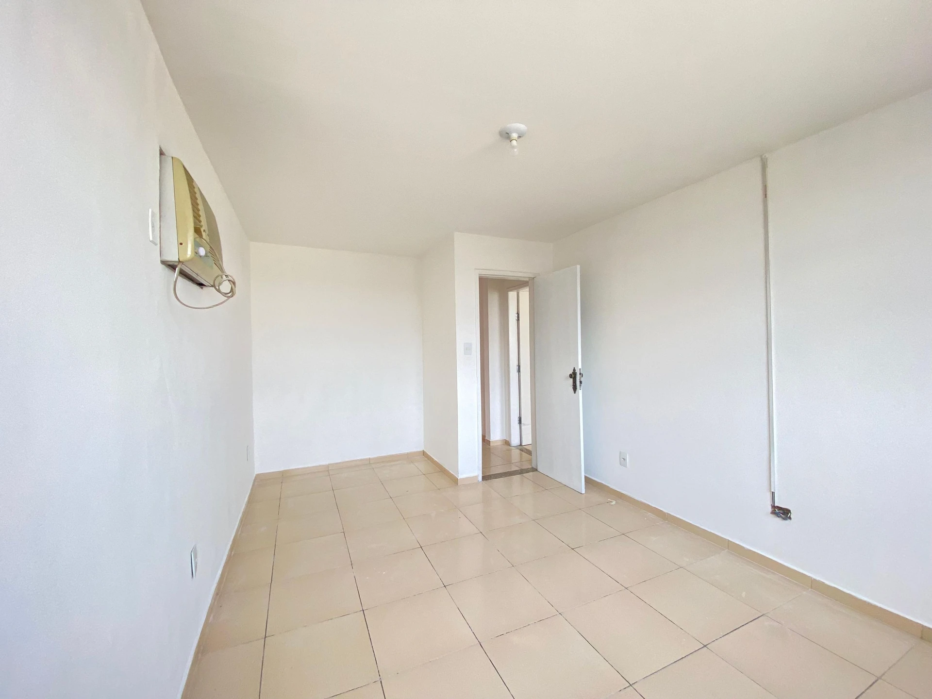 House with 2 bedrooms and a glass-enclosed shower — photo 22
