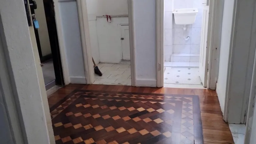 Unfurnished 1-bedroom apartment with separate kitchen — photo 11