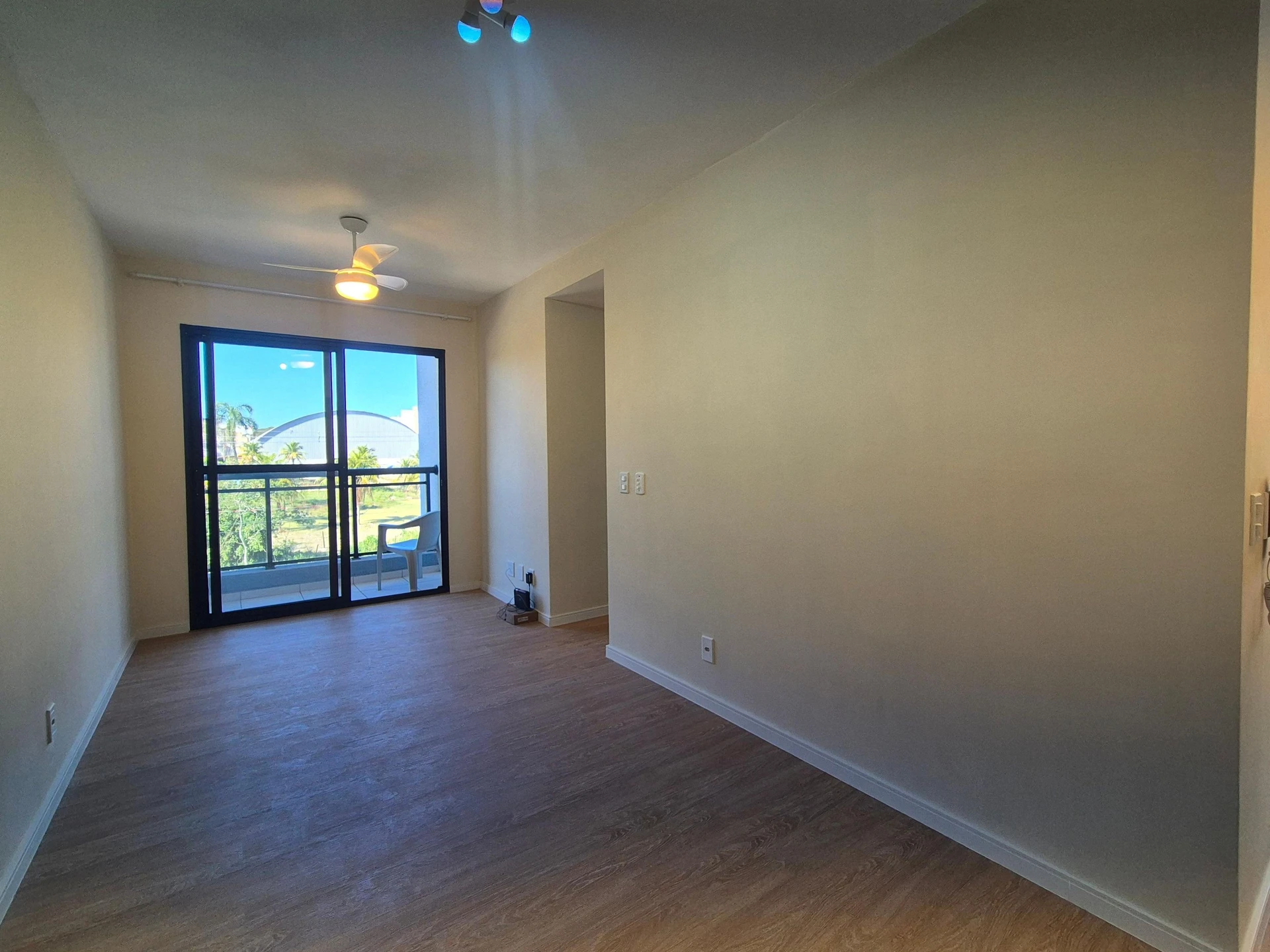 Apartamento com 3 quartos, 2 banheiros e varanda — photo 7