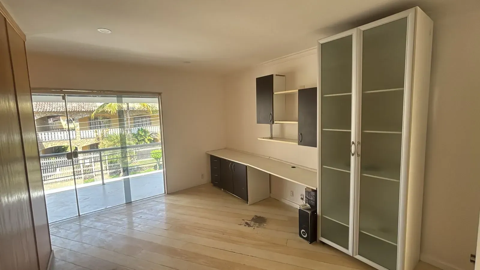 Apartment with 4 bedrooms, balcony and 500 m² — photo 14