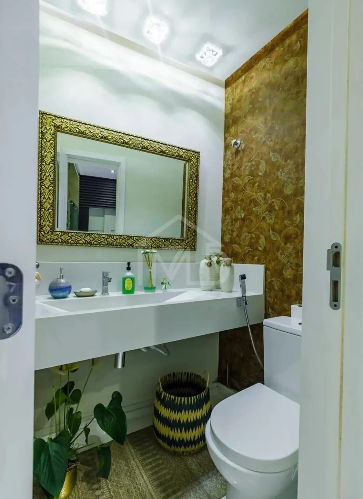 Furnished house with 4 bedrooms and 5 bathrooms — photo 23