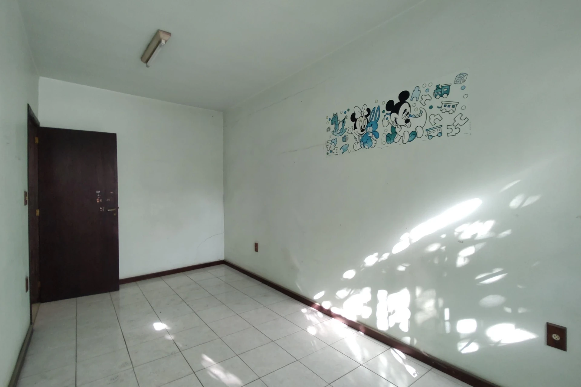Unfurnished house with 4 bedrooms and private garden — photo 11